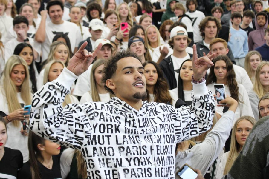 Norman North Alummi Trae Young holding up 2 t-wolves in front of the student section.